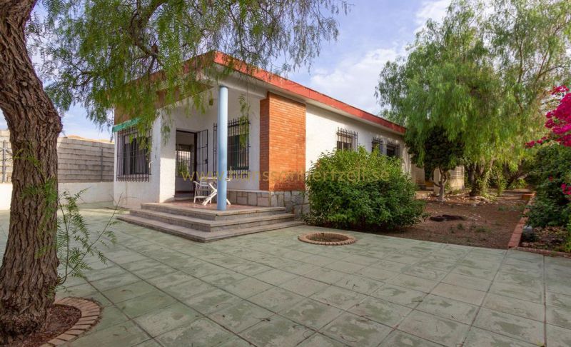 Villa - Försäljning - Torrevieja - Aguas Nuevas 