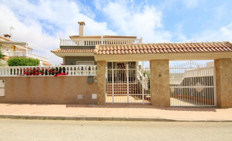 Villa - Försäljning - Torrevieja - Los Altos
