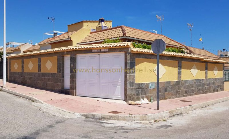 Villa - Försäljning - Torrevieja - La Rosaleda