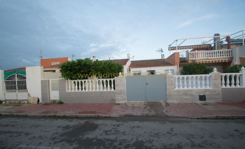 Appartement - Sale - Torrevieja  - Torretas