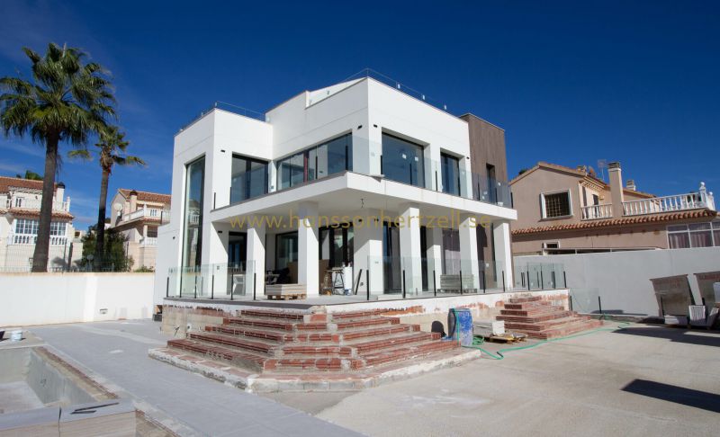 Villa - Nybyggnad - Torrevieja - Torrevieja