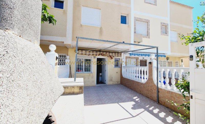 Casa adosada - Venta - Torrevieja  - La Mata