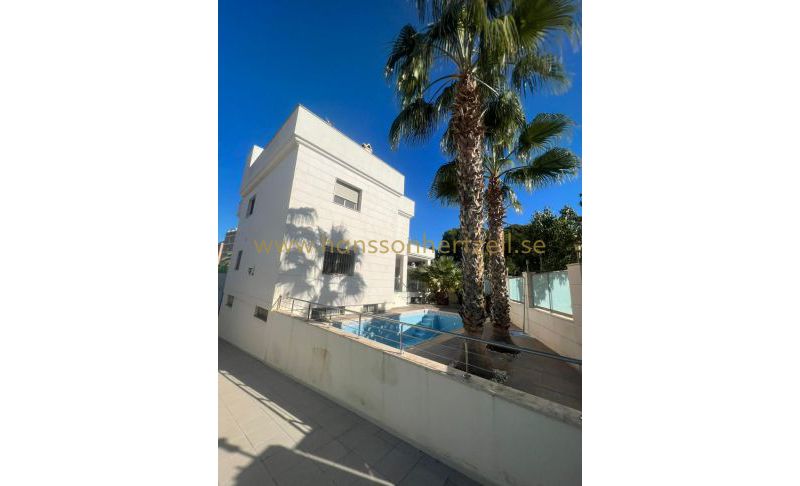 Chalet - Venta - Orihuela Costa - La Zenia