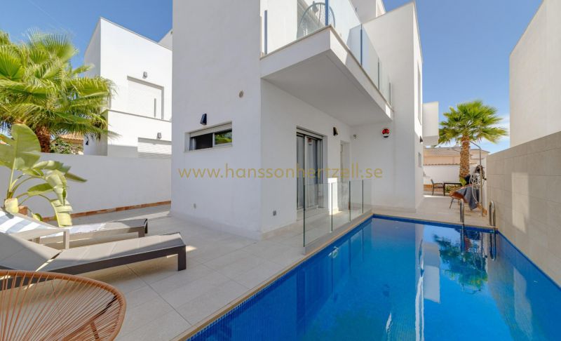 Villa - Försäljning - Torrevieja - La Rosaleda