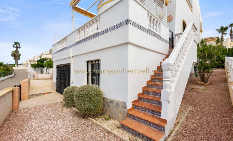 Villa - Försäljning - Orihuela Costa - Los Dolses