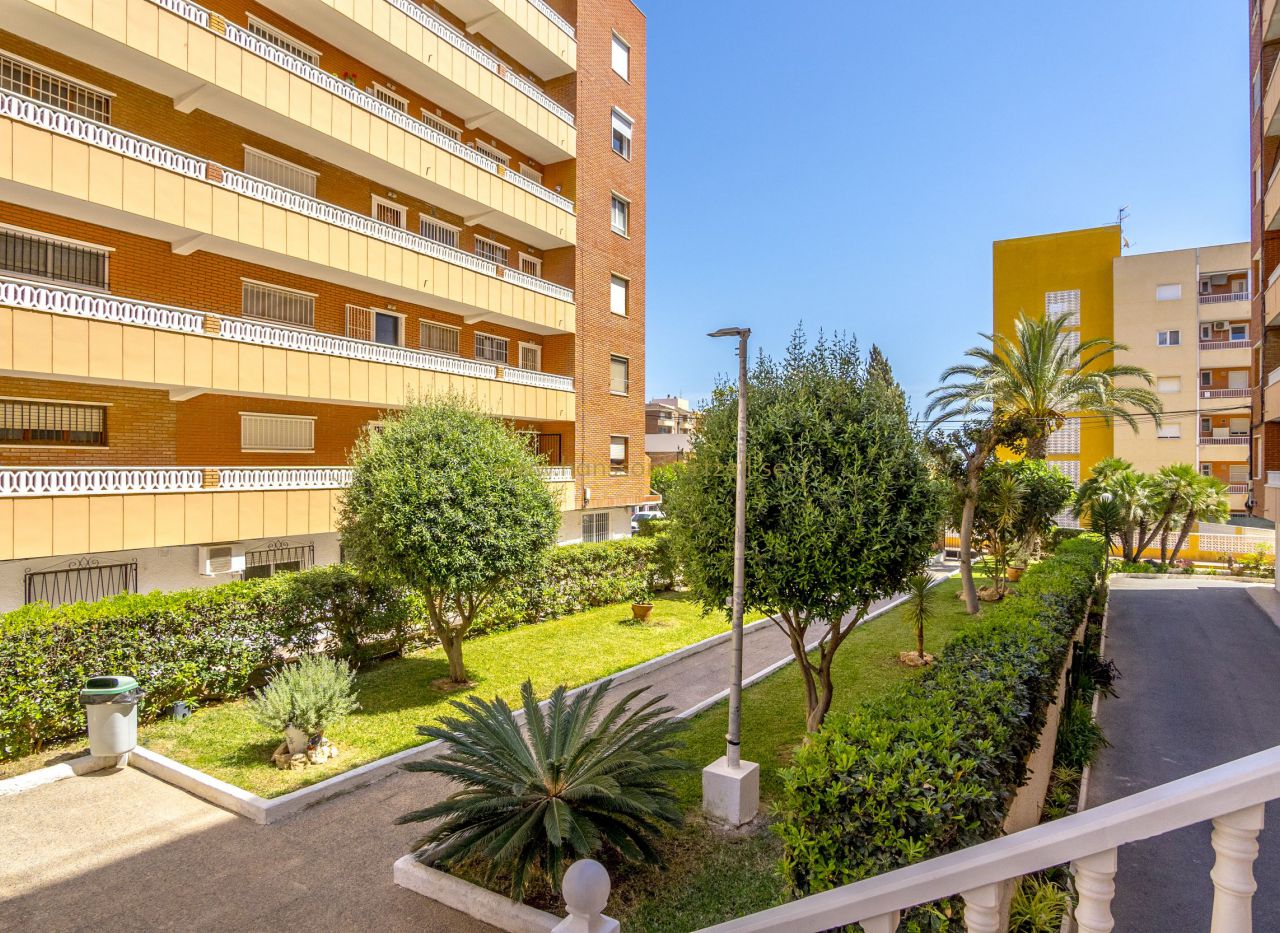 Sale - Apartment - Torrevieja  - Punta Prima