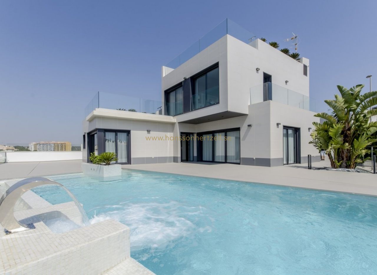 Nueva construcción  - Chalet - Orihuela Costa - Dehesa de Campoamor 