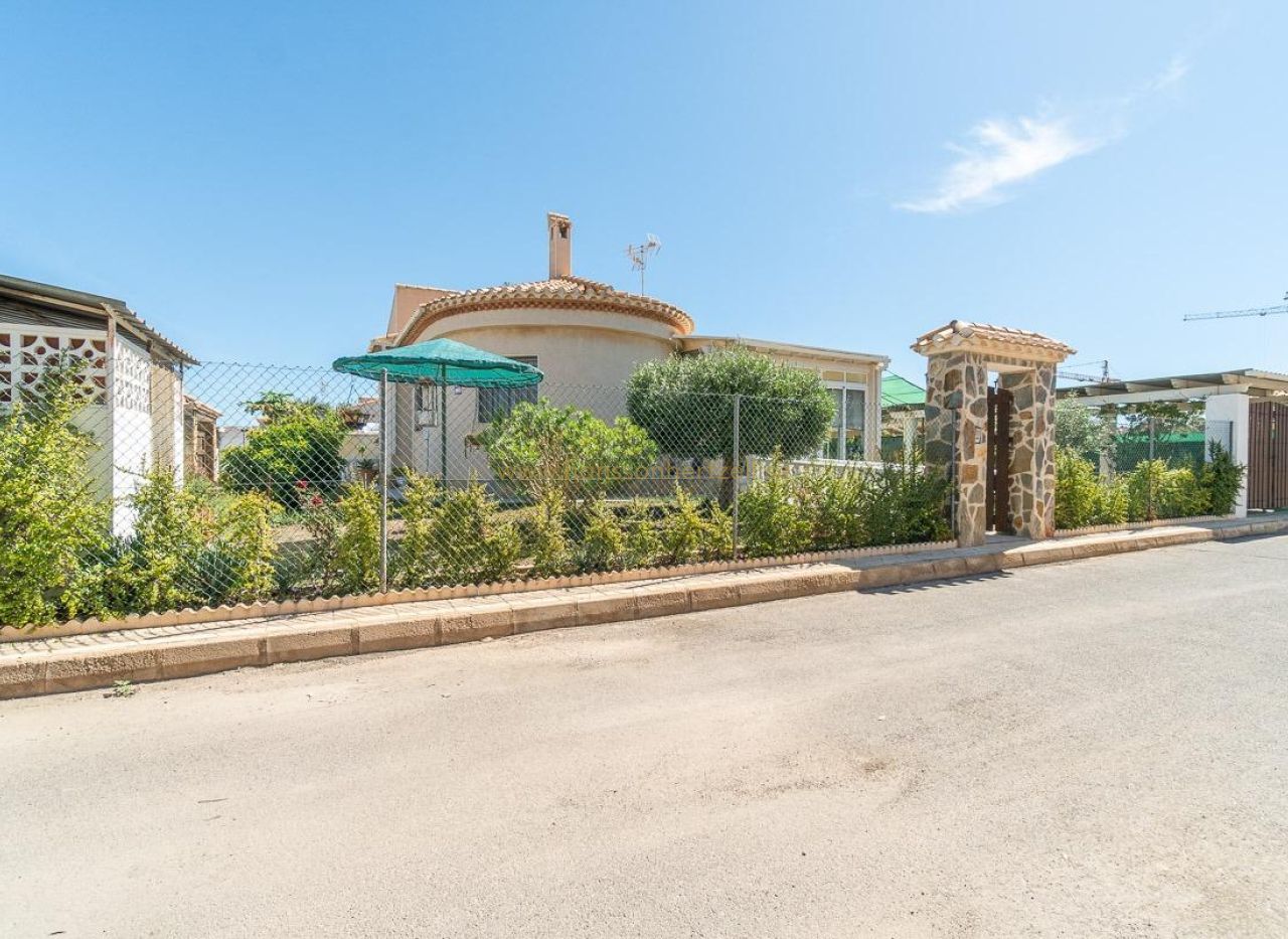 Sale - Villa - Orihuela Costa - Playa Flamenca