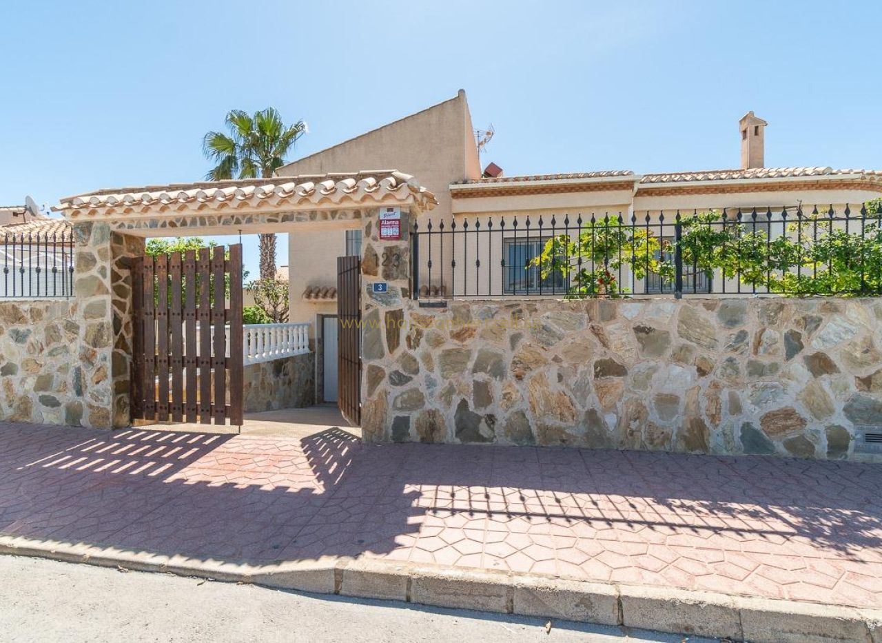 Försäljning - Villa - Orihuela Costa - Playa Flamenca