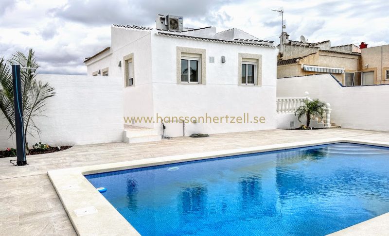 Villa - Försäljning - Torrevieja - San Luis