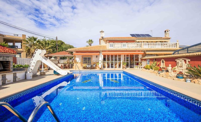 Villa - Försäljning - Orihuela Costa - Cabo Roig