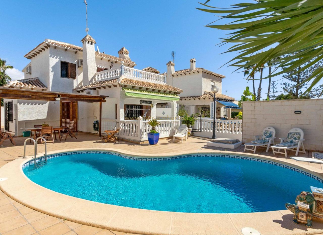 Sale - Villa - Orihuela Costa - La Zenia