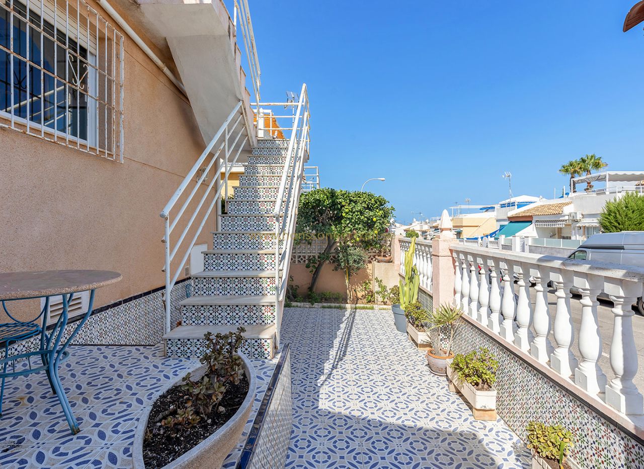 Venta - Casa adosada - Torrevieja  - Los Balcones 