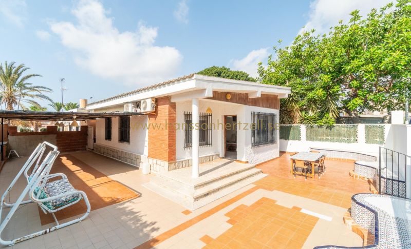 Villa - Försäljning - Torrevieja - Aguas Nuevas 