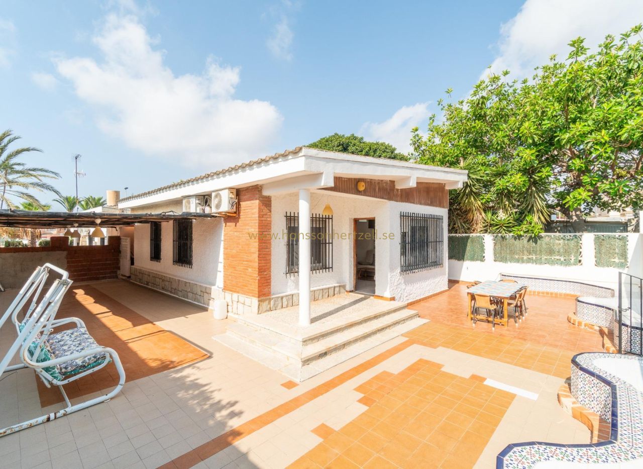 Försäljning - Villa - Torrevieja - Aguas Nuevas 