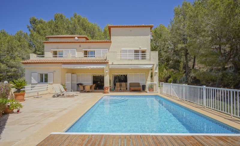 Villa - Försäljning - Calpe - La Empedrola