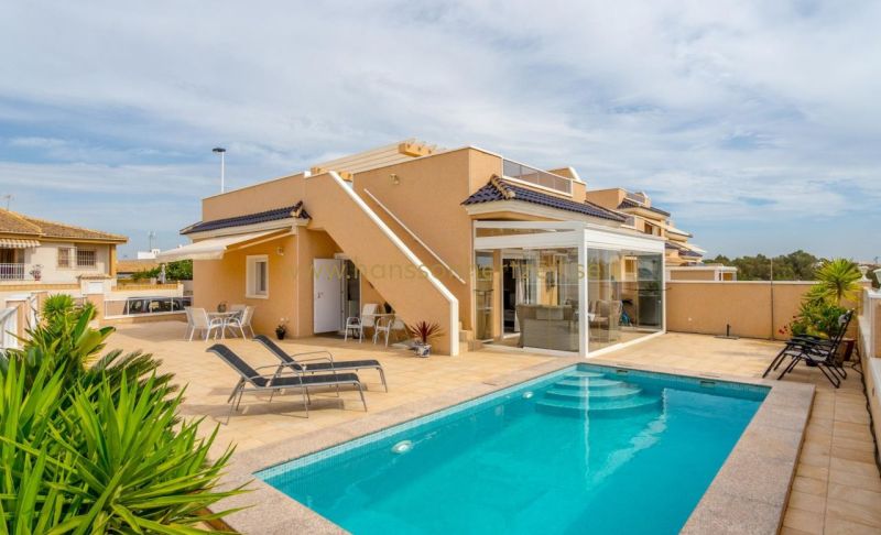 Villa - Sale - Orihuela Costa - Punta Prima