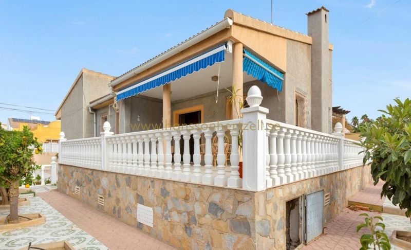 Villa - Sale - Torrevieja  - Nueva Torrevieja