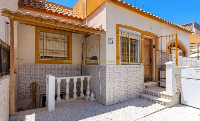 Apartment - Sale - Torrevieja  - Torretas