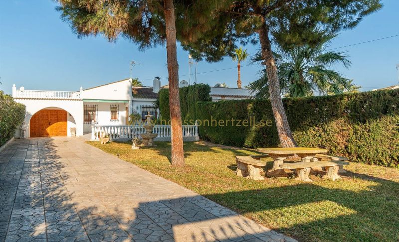 Villa - Sale - Torrevieja  - Los Balcones 