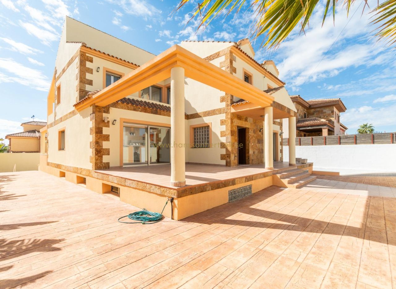 Sale - Villa - Torrevieja  - Aguas nuevas 2