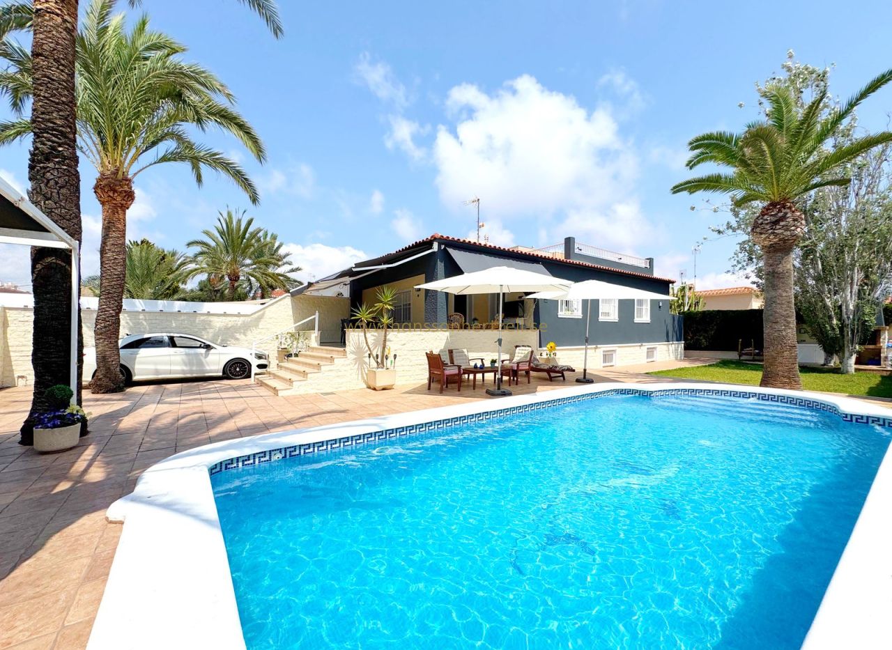 Sale - Villa - Torrevieja  - Torrevieja