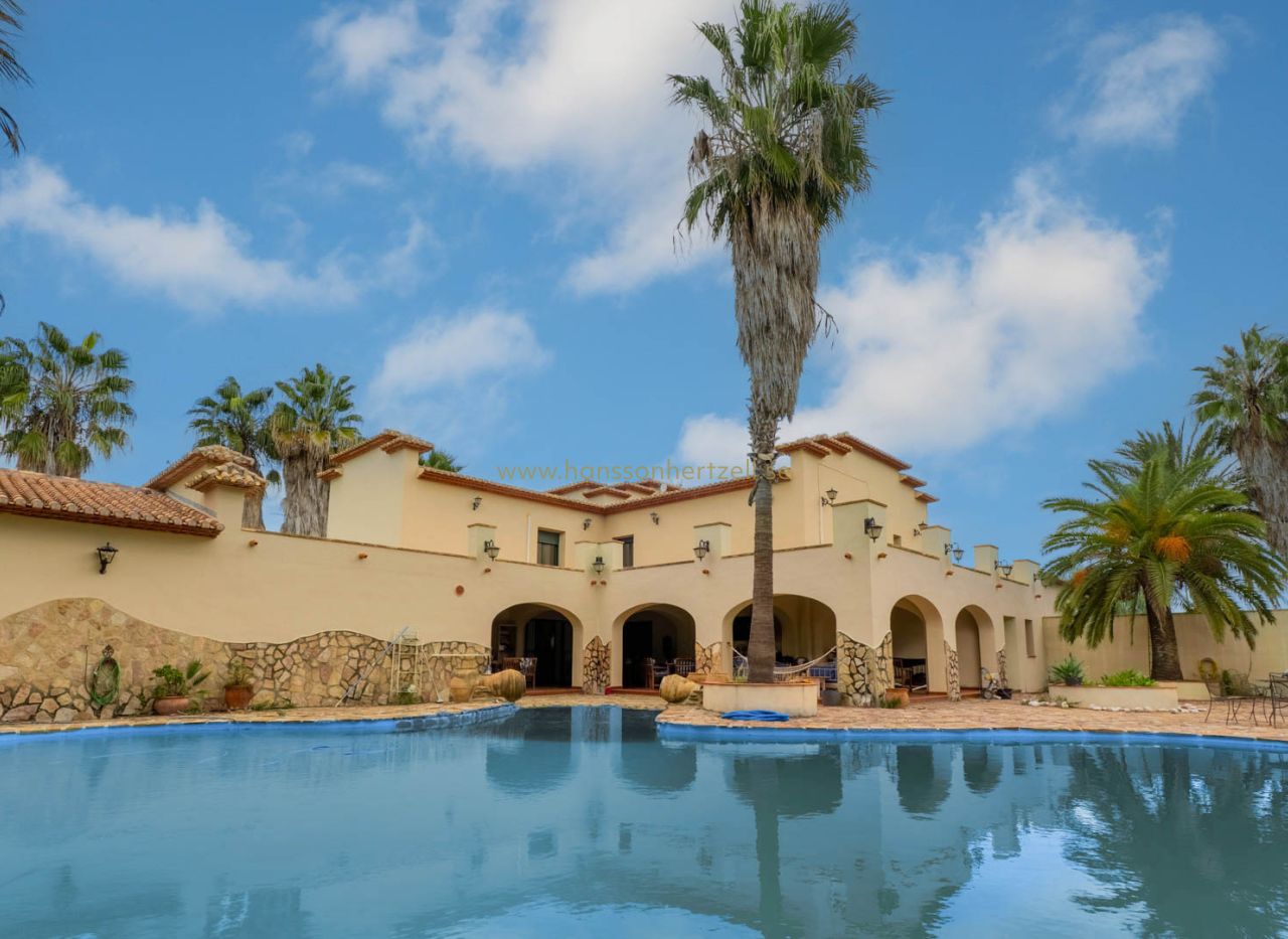 Sale - Villa - Ondara