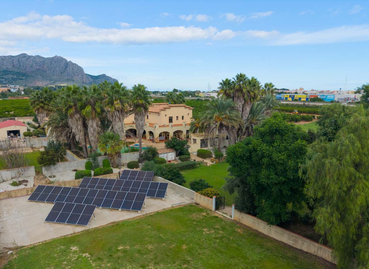 Sale - Villa - Ondara