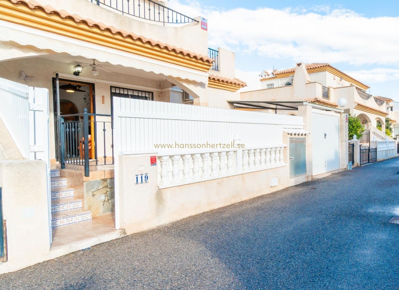 Försäljning - Villa - Orihuela Costa - Playa Flamenca
