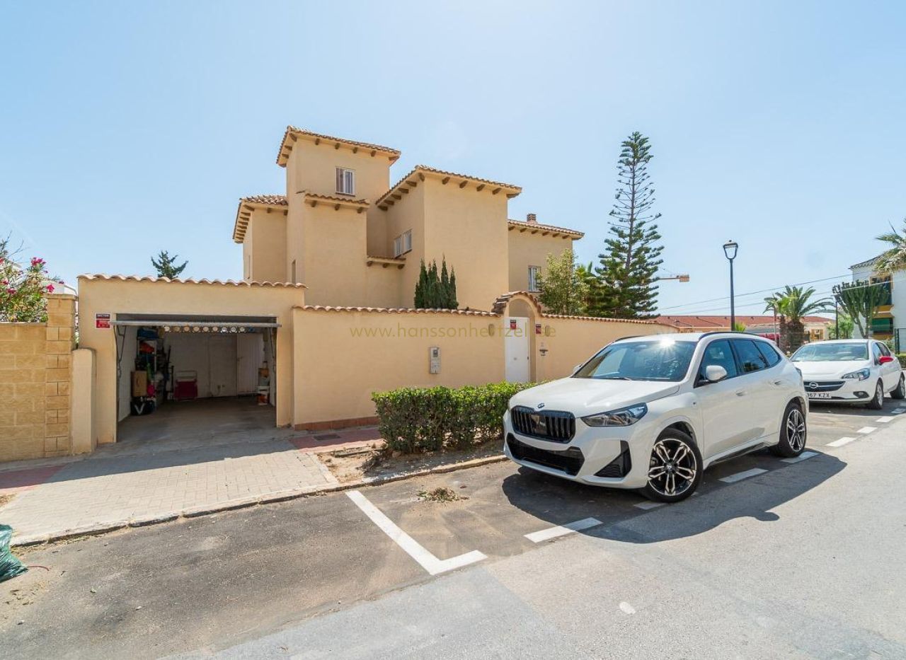 Venta - Chalet - Torrevieja  - La Mata