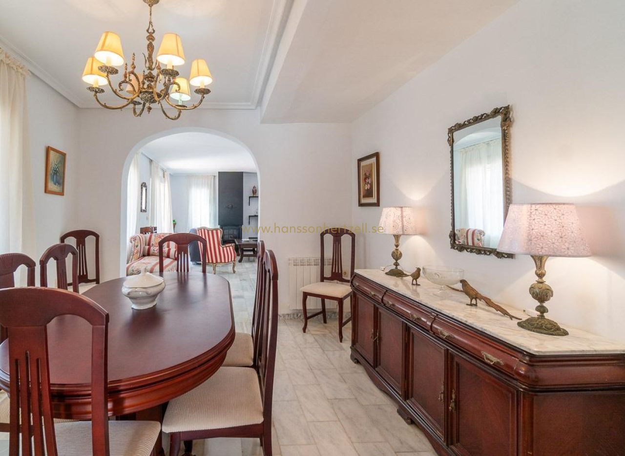 Venta - Chalet - Torrevieja  - La Mata