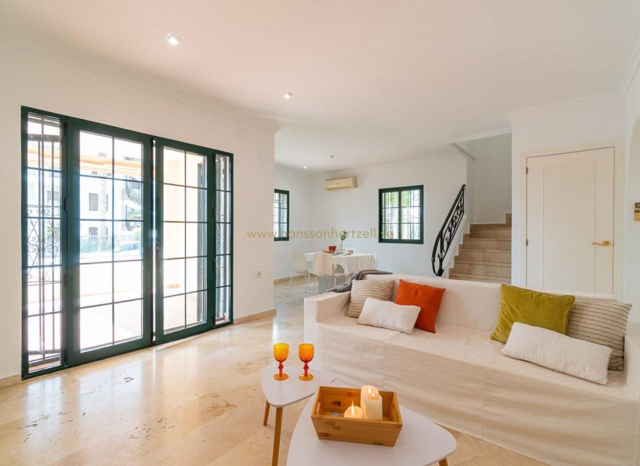 Försäljning - Villa - Orihuela Costa - Villamartin 