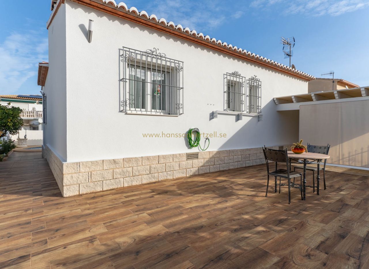 Sale - Villa - Denia