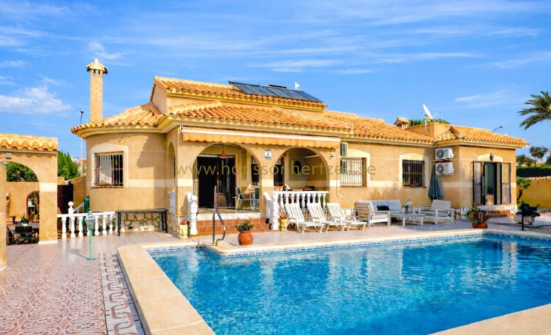 Villa - Sale - Torrevieja  - El chaparral