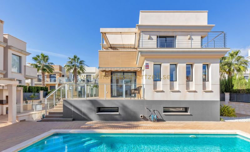 Villa - Försäljning - Orihuela Costa - La Zenia
