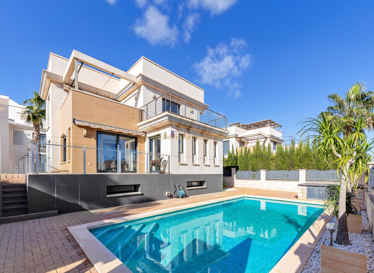 Försäljning - Villa - Orihuela Costa - La Zenia