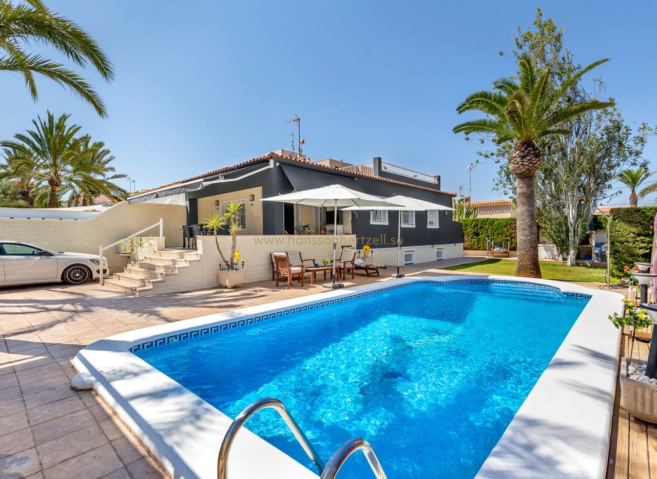 Sale - Villa - Torrevieja  - Torrevieja