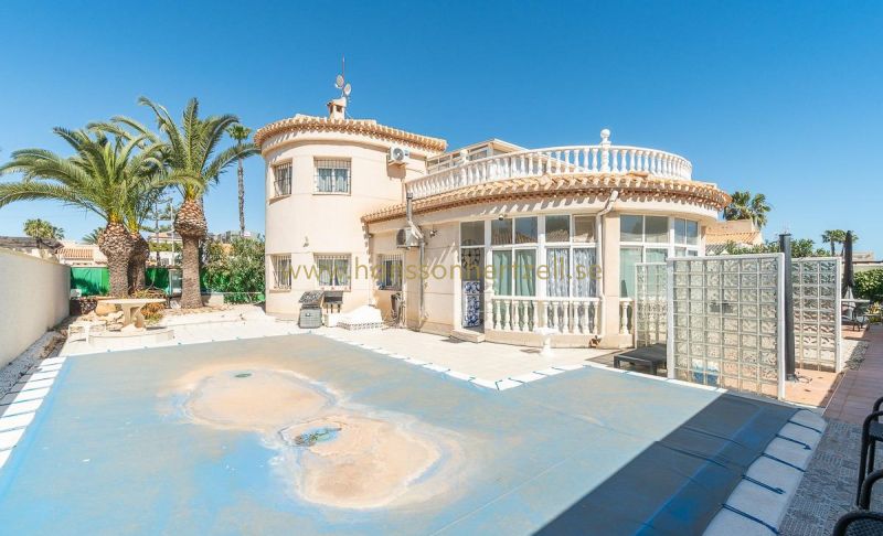 Villa - Försäljning - Orihuela Costa - La Zenia