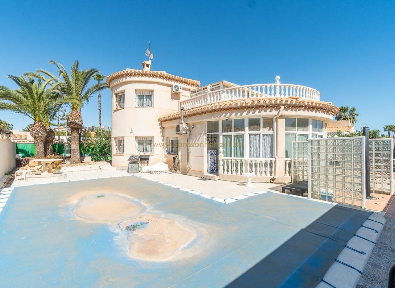 Försäljning - Villa - Orihuela Costa - La Zenia