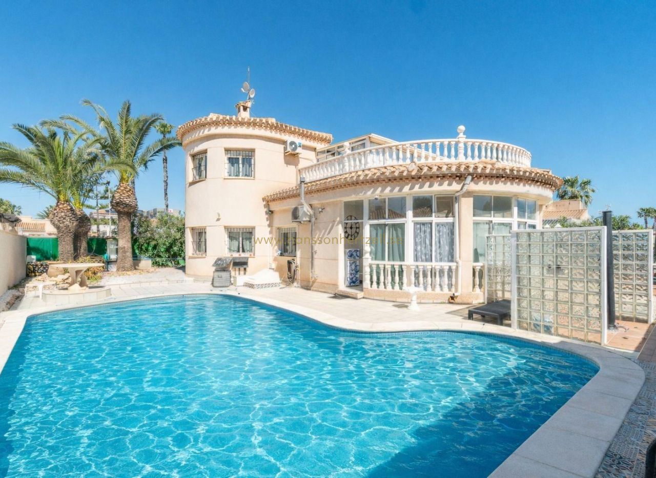 Försäljning - Villa - Orihuela Costa - La Zenia