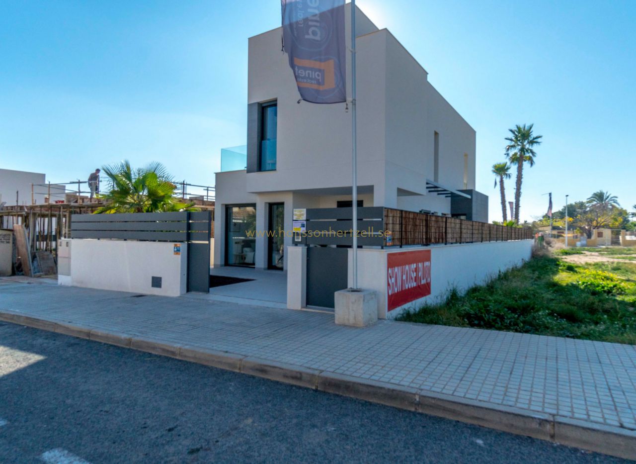 Nybyggnad - Villa - La Marina  - El Pinet